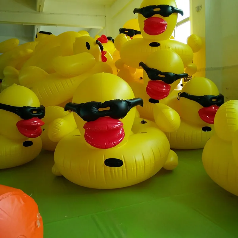 Bouée gonflable XXL canard jaune pour piscine – Image 3