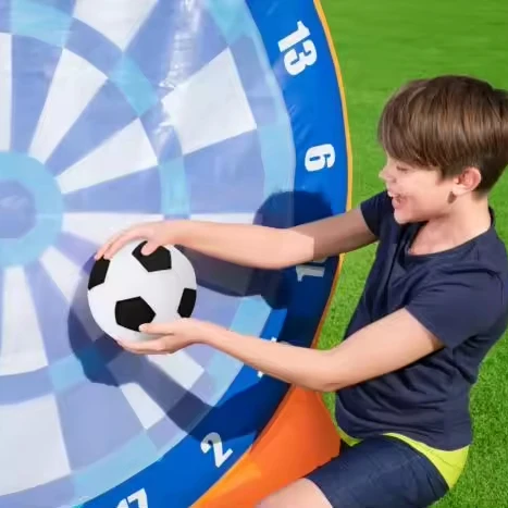 Cible gonflable de football avec ballons – Image 2