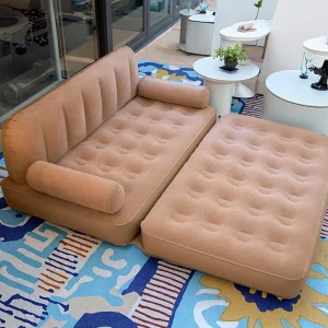 Canapé gonflable beige foncé portable pour camping et détente en extérieur